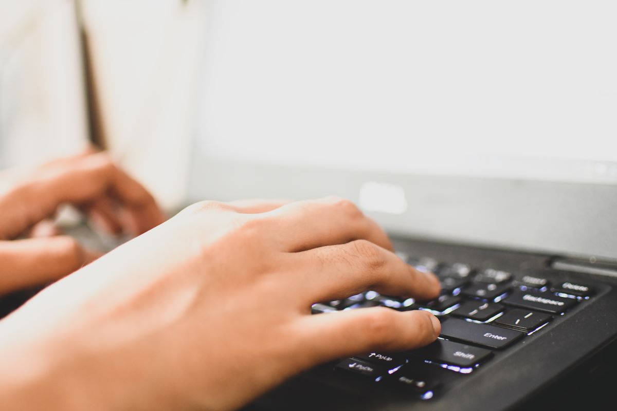 How should online marketing and product management work together